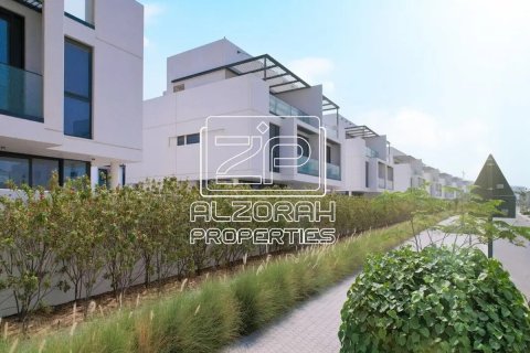 Villa de 5 dormitorios en Hamriyah Free Zone, UAE No. 154136 3