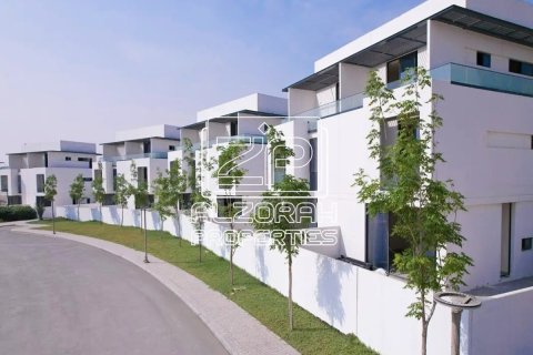 Villa de 5 dormitorios en Hamriyah Free Zone, UAE No. 154136 9