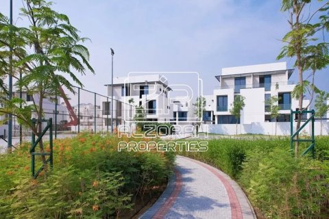 Villa de 5 dormitorios en Hamriyah Free Zone, UAE No. 154136 8