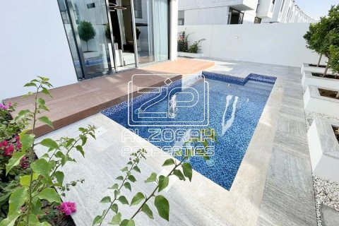 Villa de 5 dormitorios en Hamriyah Free Zone, UAE No. 154136 15