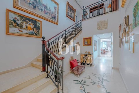 Villa de 4 dormitorios  No. 115597 9