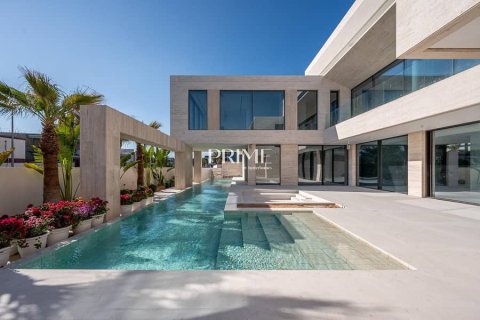 Villa de 7 dormitorios  No. 115600 2