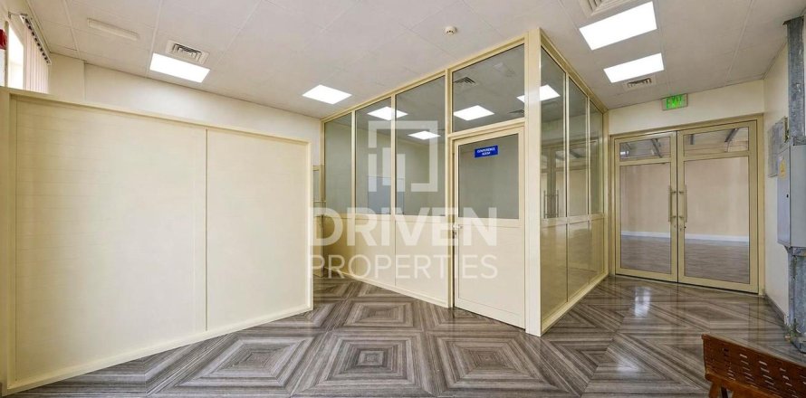 2097.56m² Warehouse in Dubai, UAE No. 193847