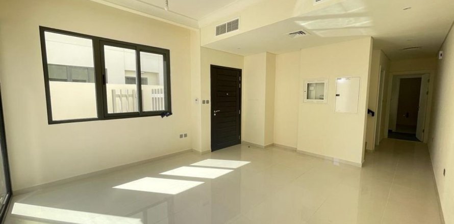 3 bedrooms Townhouse in Dubai, UAE No. 210859