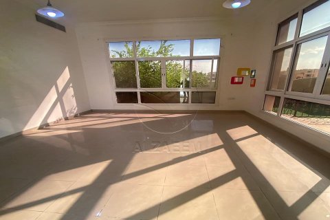 Villa de 4 dormitorios en Abu Dhabi, UAE No. 27160 7