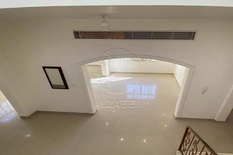 Villa de 4 dormitorios en Abu Dhabi, UAE No. 27160 12