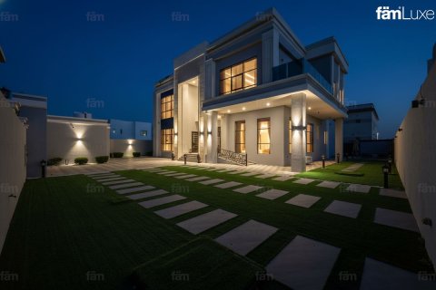 Villa de 5 dormitorios en Al Barsha, UAE No. 162410