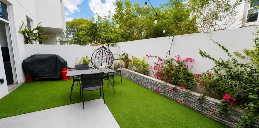 3 bedrooms Townhouse in Dubai, UAE No. 169101