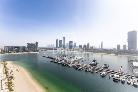 Квартира с 2 спальнями в EMAAR Beachfront, ОАЭ №202796