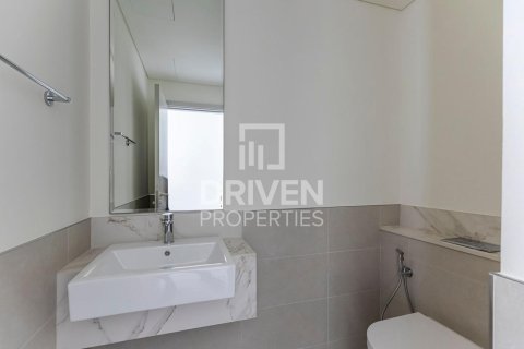 Квартира с 2 спальнями в EMAAR Beachfront, ОАЭ №202796 10