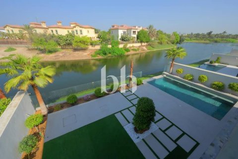 Villa de 5 dormitorios  No. 112914 2