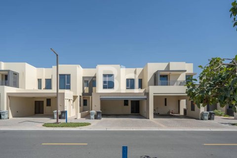 Townhouse de 4 dormitorios  No. 112909 2