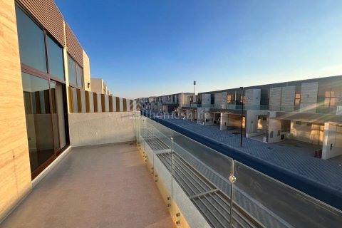 Вилла с 4 спальнями в District 11, ОАЭ №144173 21