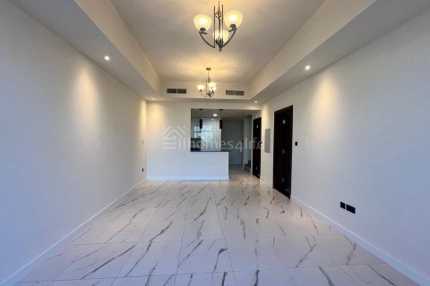 Вилла с 4 спальнями в District 11, ОАЭ №144173