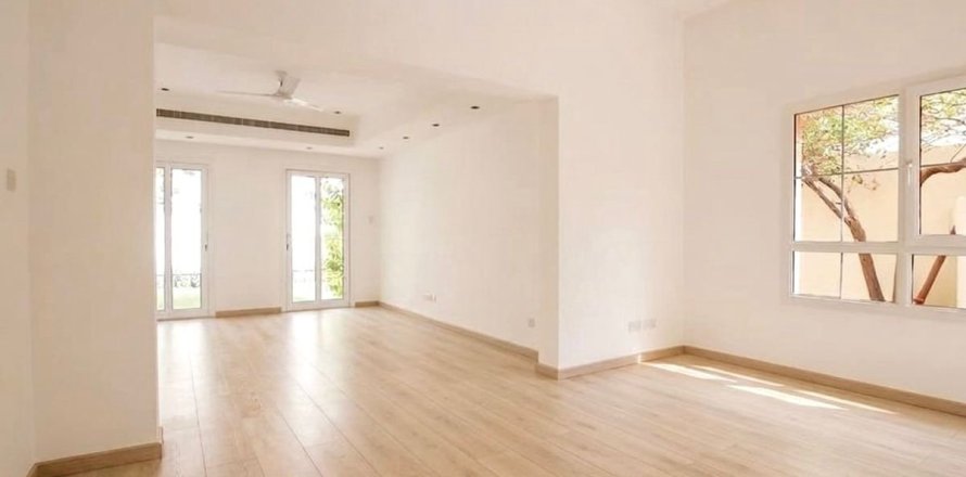 3 bedrooms Townhouse in Dubai, UAE No. 169082