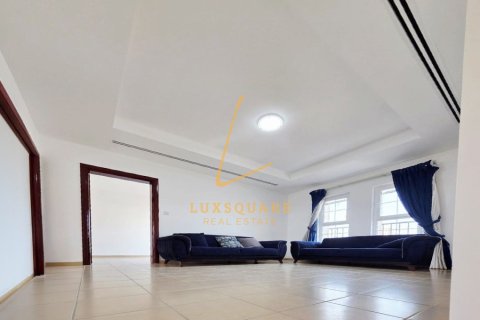 Villa de 5 dormitorios en Dubai Science Park, UAE No. 150274 4