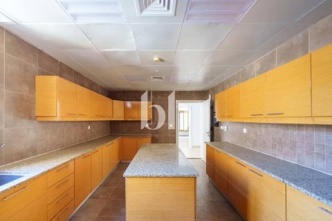 Villa de 5 dormitorios  No. 115596 14