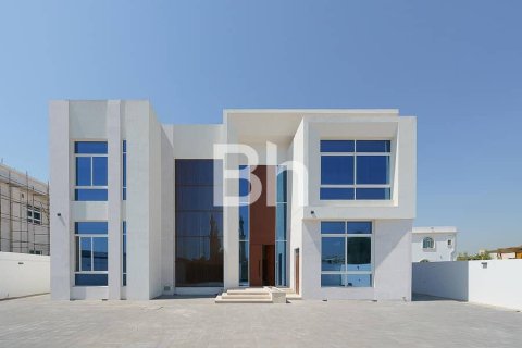 Villa de 5 dormitorios  No. 114595 2
