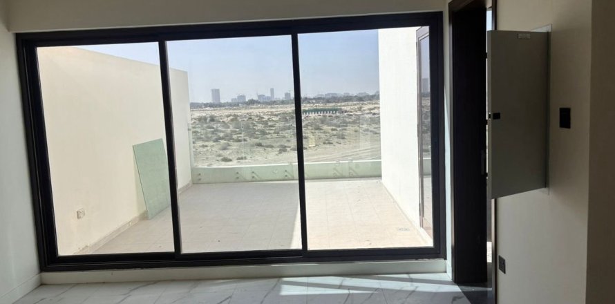 4 bedrooms Townhouse in Dubai, UAE No. 143696