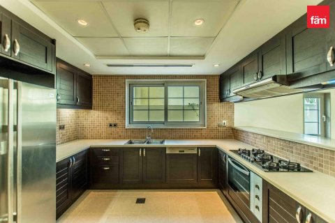Villa de 3 dormitorios en Dubai, UAE No. 87619 10