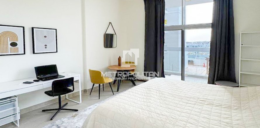 Studio Apartment in Azizi Star, UAE No. 171585