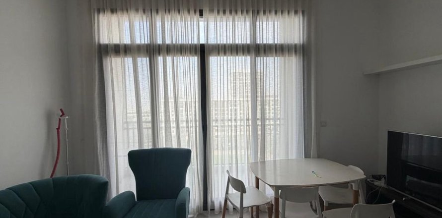 Apartment de 2 dormitorios en Town Square, UAE No. 205560