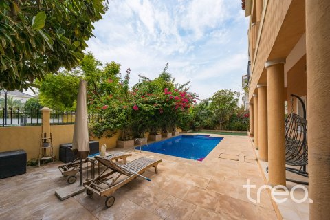 Вилла с 5 спальнями в Hacienda, ОАЭ №203922