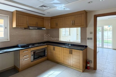 Villa de 5 chambres à Legacy, UAE No. 165904 23