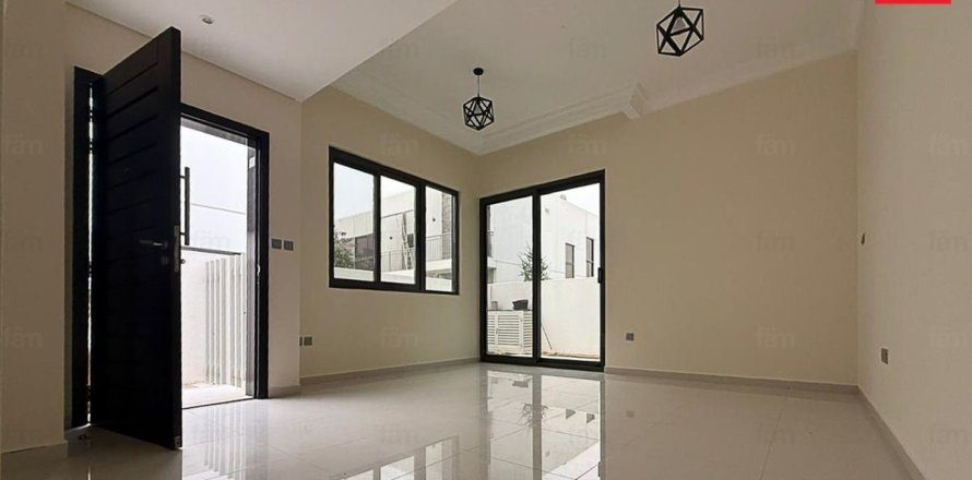 3 bedrooms Townhouse in Dubai, UAE No. 143560