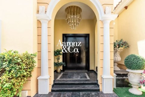 Villa de 4 dormitorios en Jumeirah Park, UAE No. 203968 16