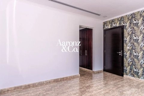 Villa de 4 dormitorios en Jumeirah Park, UAE No. 203968 10