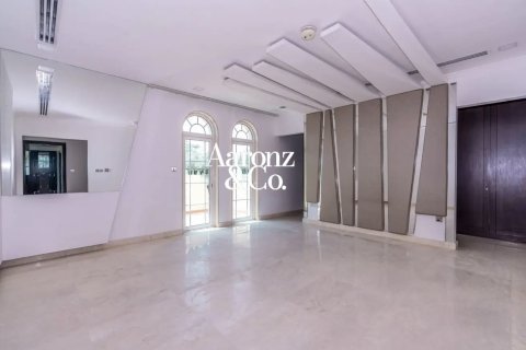 Villa de 4 dormitorios en Jumeirah Park, UAE No. 203968 8
