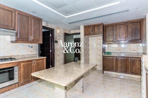 Villa de 4 dormitorios en Jumeirah Park, UAE No. 203968 12