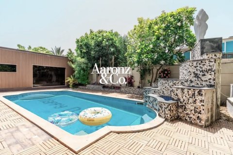 Villa de 4 dormitorios en Jumeirah Park, UAE No. 203968 3