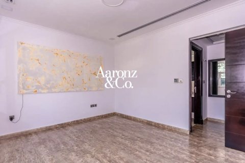 Villa de 4 dormitorios en Jumeirah Park, UAE No. 203968 9
