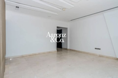 Villa de 4 dormitorios en Jumeirah Park, UAE No. 203968 11