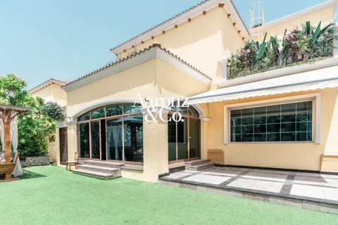 Villa de 4 dormitorios en Jumeirah Park, UAE No. 203968