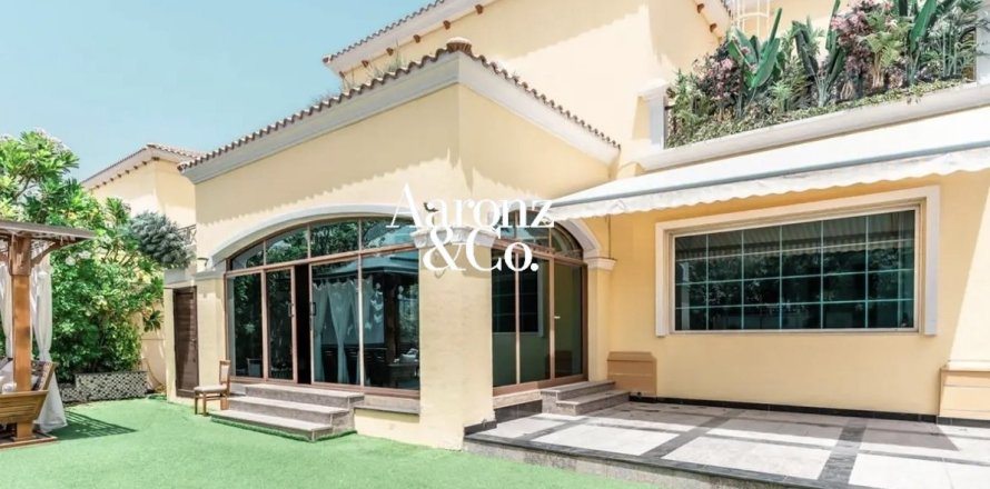 Villa de 4 dormitorios en Jumeirah Park, UAE No. 203968