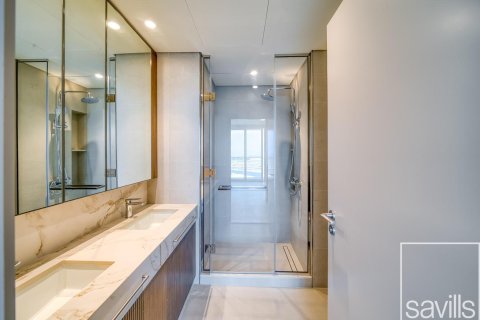 Квартира с 3 спальнями в EMAAR Beachfront, ОАЭ №194685 4