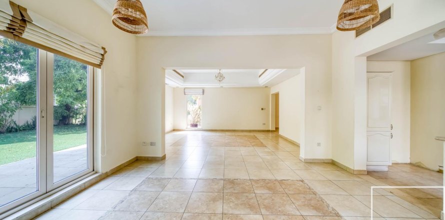 5 bedrooms Villa in Victory Heights, UAE No. 194444