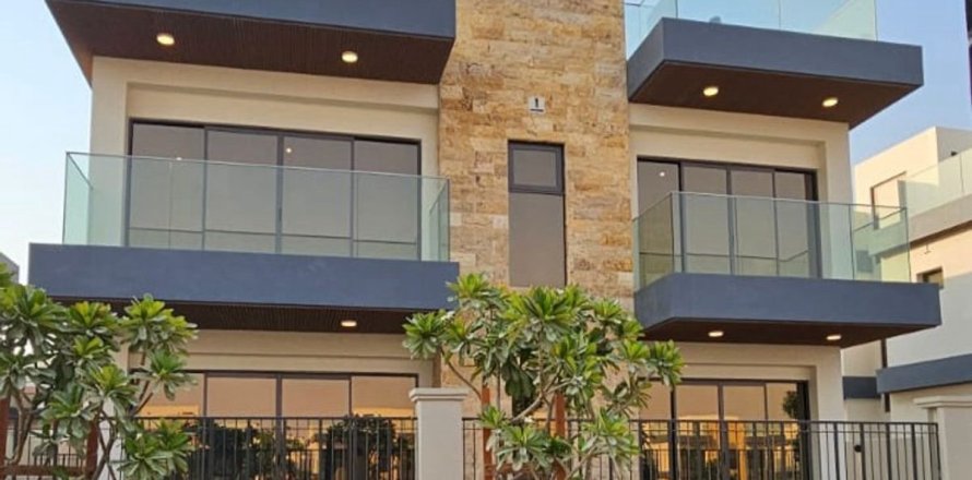 7 bedrooms Villa in Dubai, UAE No. 168843