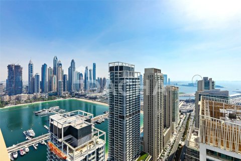 Квартира с 2 спальнями в EMAAR Beachfront, ОАЭ №162060 4