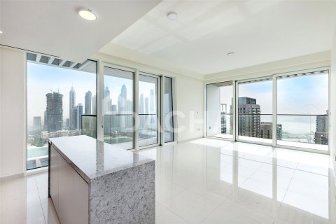 Квартира с 2 спальнями в EMAAR Beachfront, ОАЭ №162060