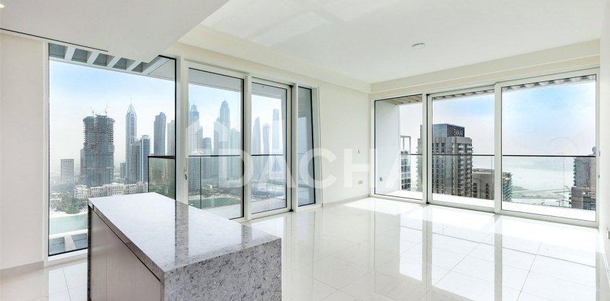 Квартира с 2 спальнями в EMAAR Beachfront, ОАЭ №162060
