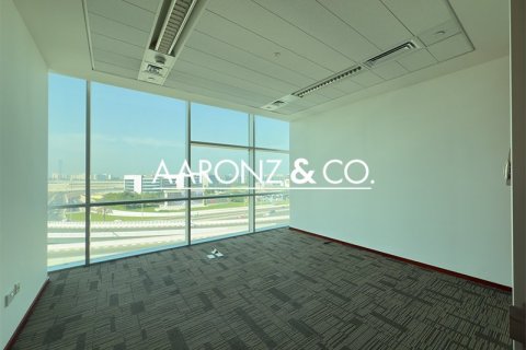 Office de 353m² en Sheikh Zayed Road, UAE No. 132928 11