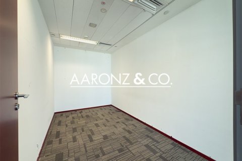 Office de 353m² en Sheikh Zayed Road, UAE No. 132928 7