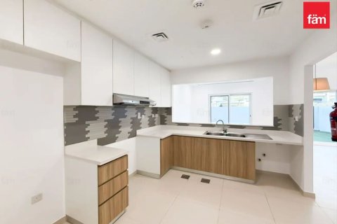 Villa de 3 dormitorios en Dubai, UAE No. 205345 11