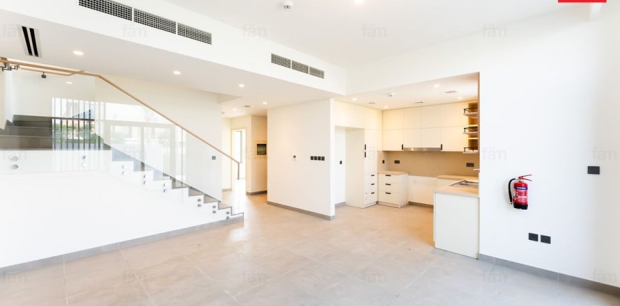 4 bedrooms Villa in Dubai, UAE No. 187836