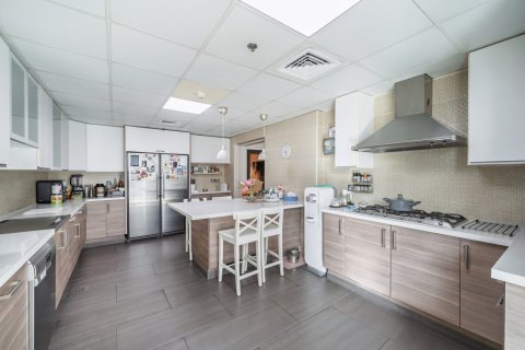 Квартира с 2 спальнями в Emirates Crown, ОАЭ №160182 11