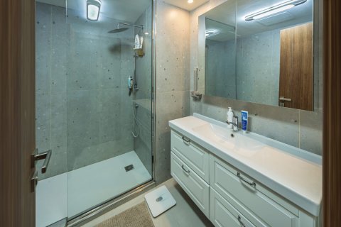 Квартира с 2 спальнями в Emirates Crown, ОАЭ №160182 4
